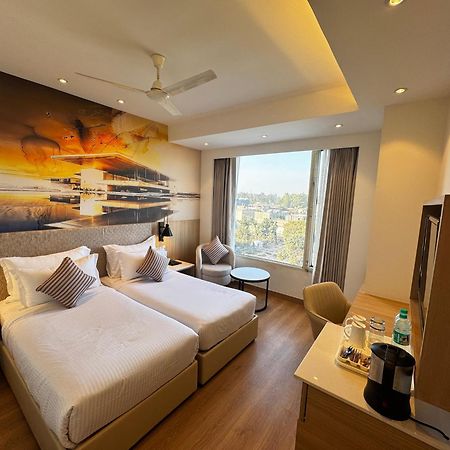 Tulip Inn Zirakpur מראה חיצוני תמונה
