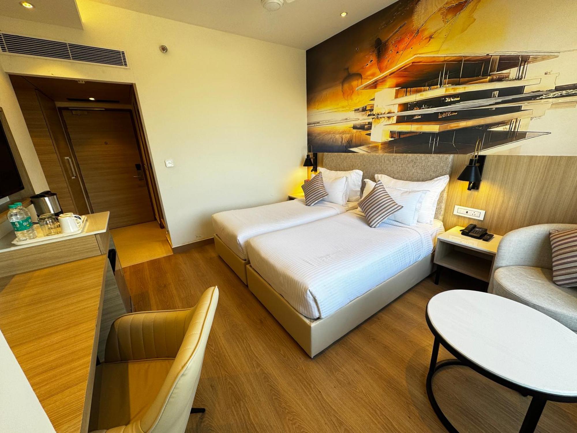 Tulip Inn Zirakpur מראה חיצוני תמונה