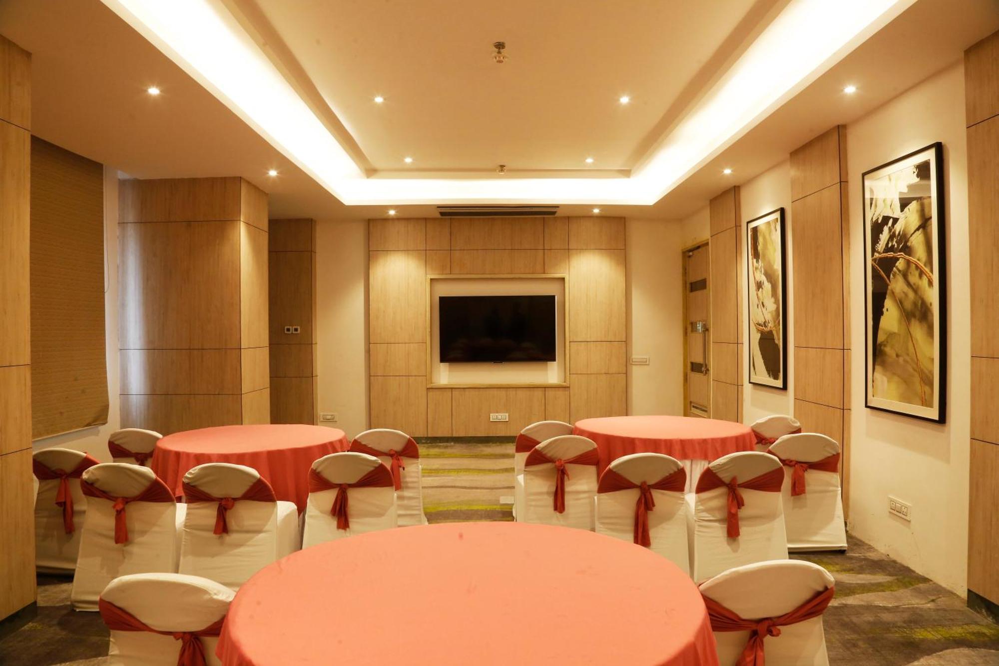 Tulip Inn Zirakpur מראה חיצוני תמונה