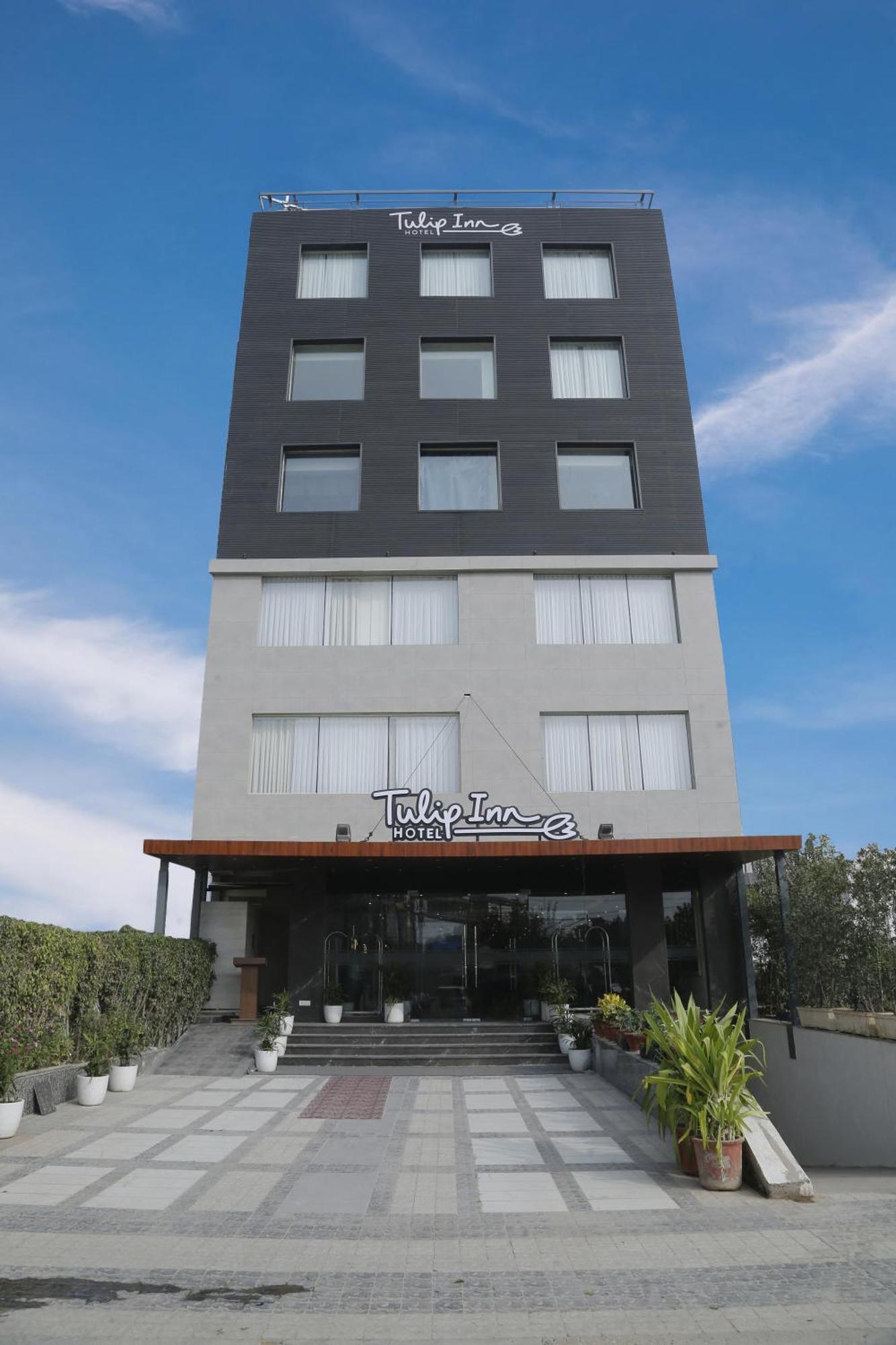 Tulip Inn Zirakpur מראה חיצוני תמונה