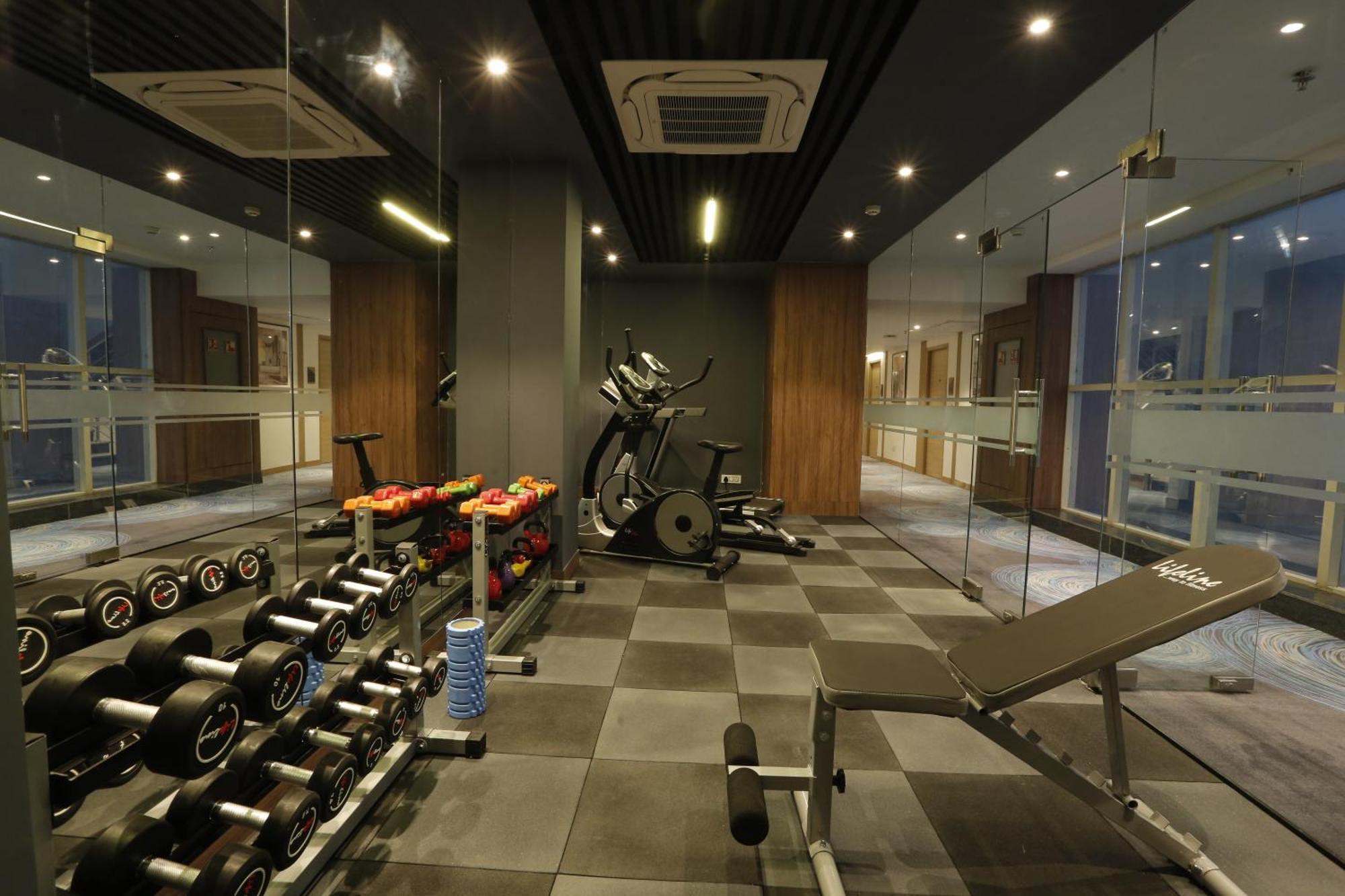 Tulip Inn Zirakpur מראה חיצוני תמונה